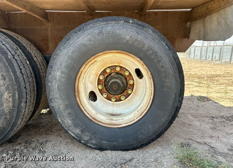 image for item DL0462 2003 Pinson feed delivery trailer