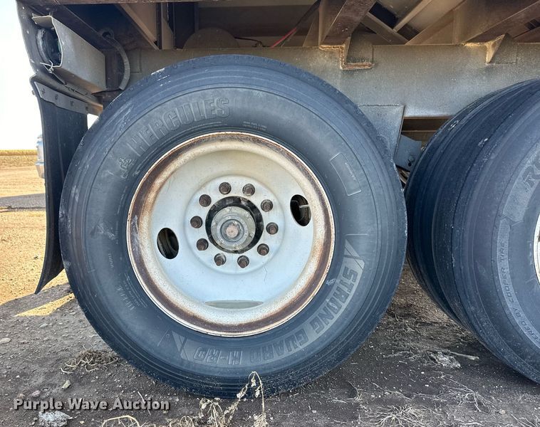 image for item DL0464 2015 Maurer Grain TR grain trailer