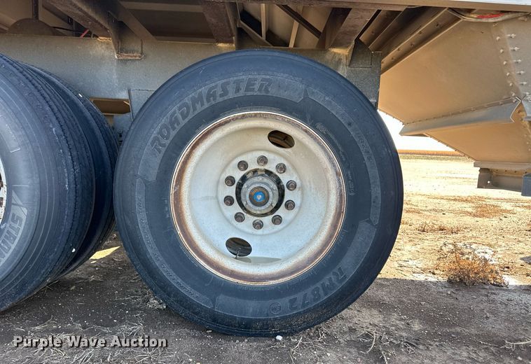 image for item DL0464 2015 Maurer Grain TR grain trailer