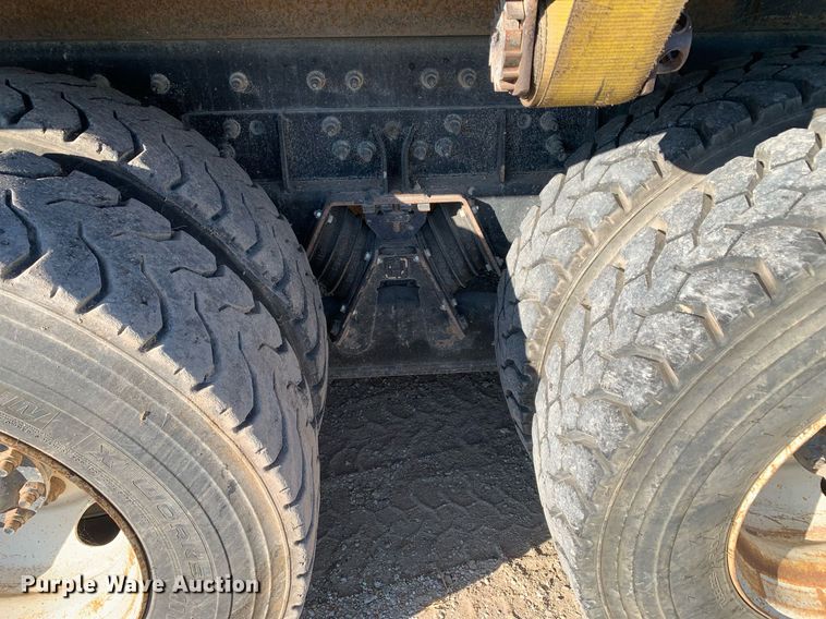 image for item DM1806 2006 International  7600 flatbed truck