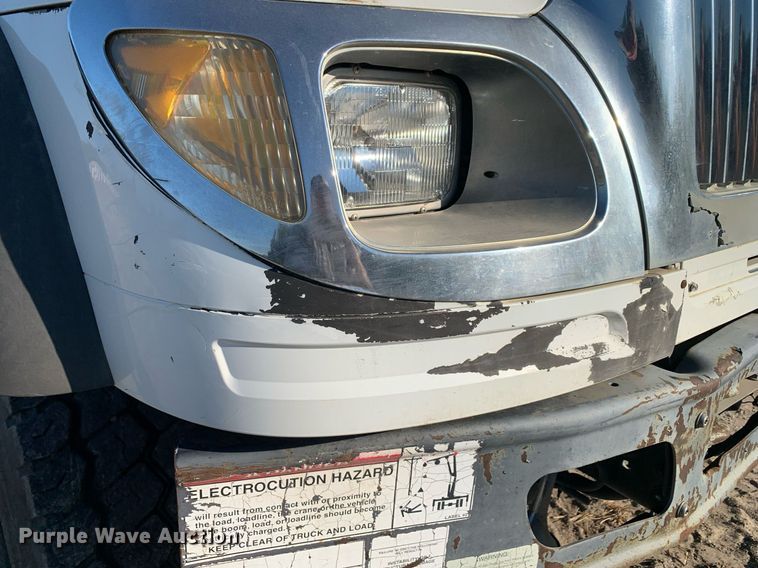 image for item DM1806 2006 International  7600 flatbed truck