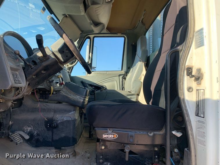 image for item DM1806 2006 International  7600 flatbed truck