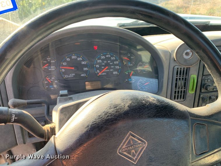 image for item DM1806 2006 International  7600 flatbed truck