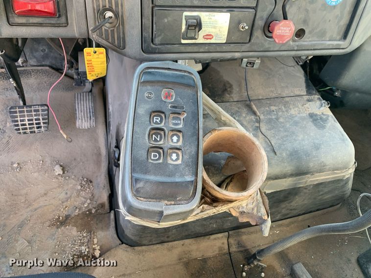 image for item DM1806 2006 International  7600 flatbed truck