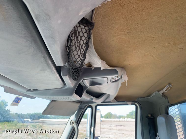 image for item DM1806 2006 International  7600 flatbed truck