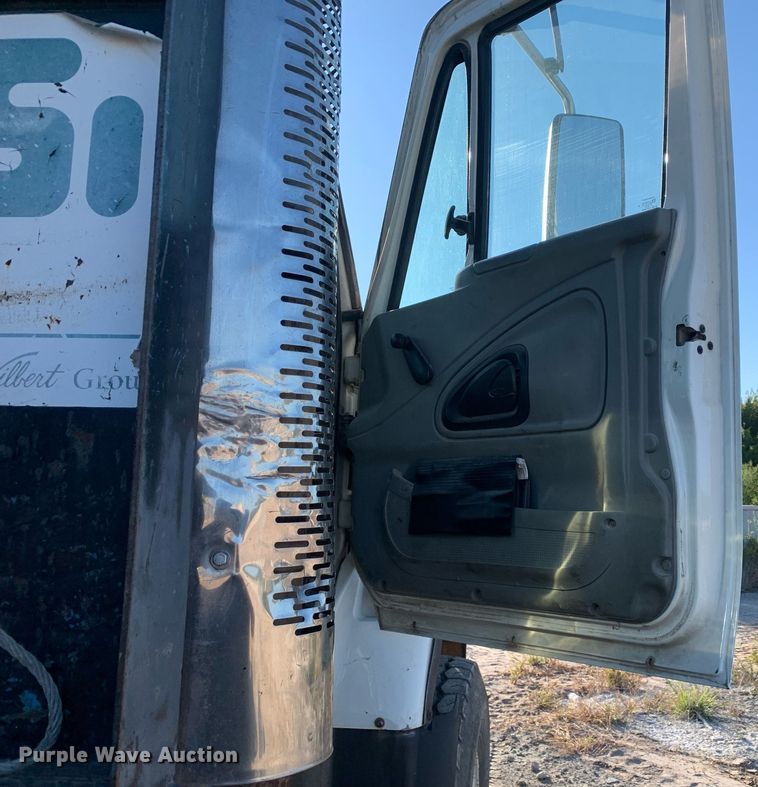 image for item DM1806 2006 International  7600 flatbed truck