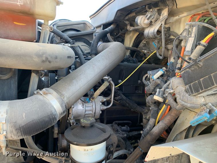 image for item DM1806 2006 International  7600 flatbed truck