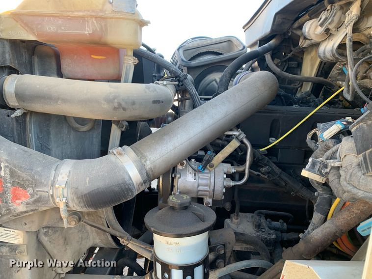 image for item DM1806 2006 International  7600 flatbed truck