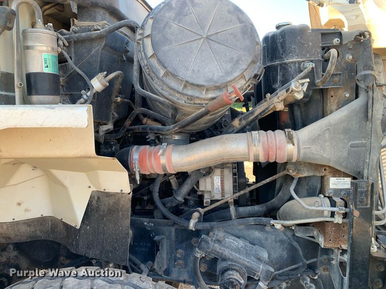 image for item DM1806 2006 International  7600 flatbed truck