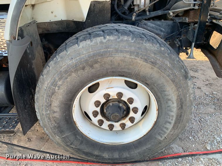 image for item DM1806 2006 International  7600 flatbed truck