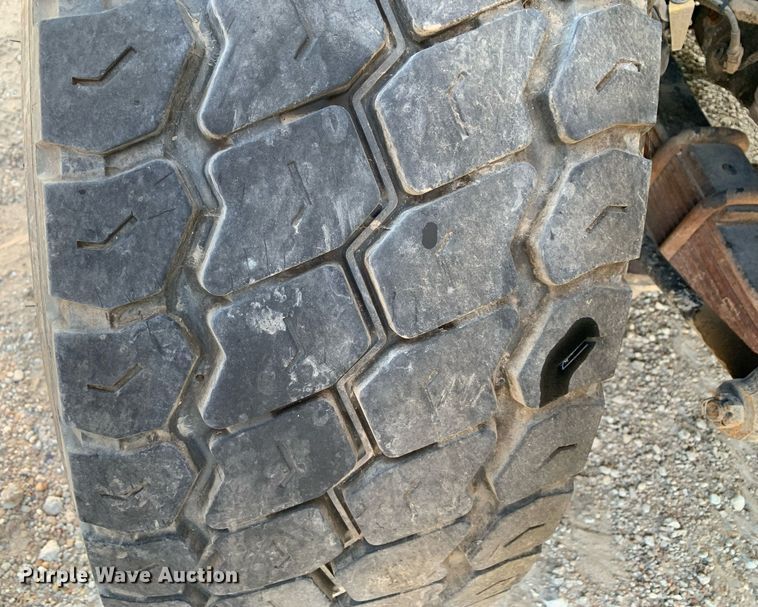 image for item DM1806 2006 International  7600 flatbed truck