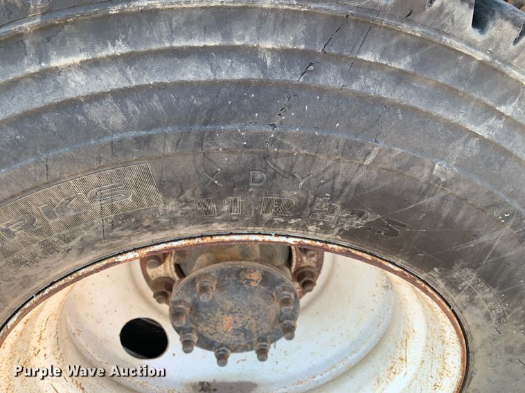 image for item DM1806 2006 International  7600 flatbed truck