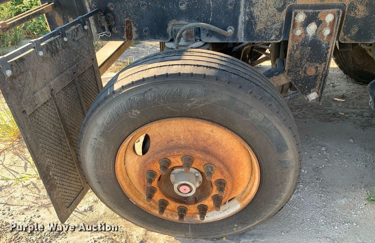 image for item DM1806 2006 International  7600 flatbed truck