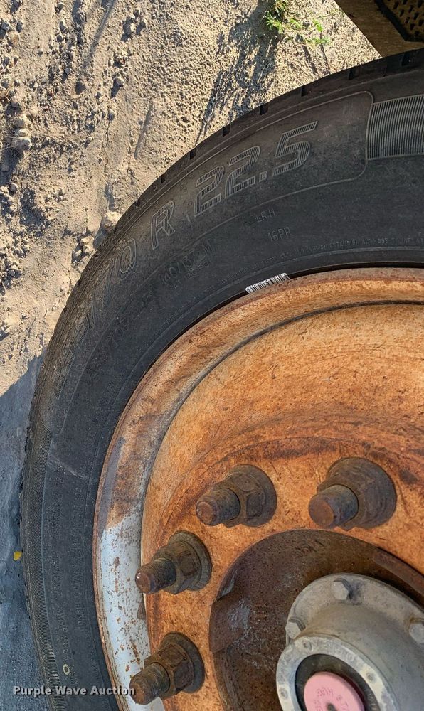 image for item DM1806 2006 International  7600 flatbed truck