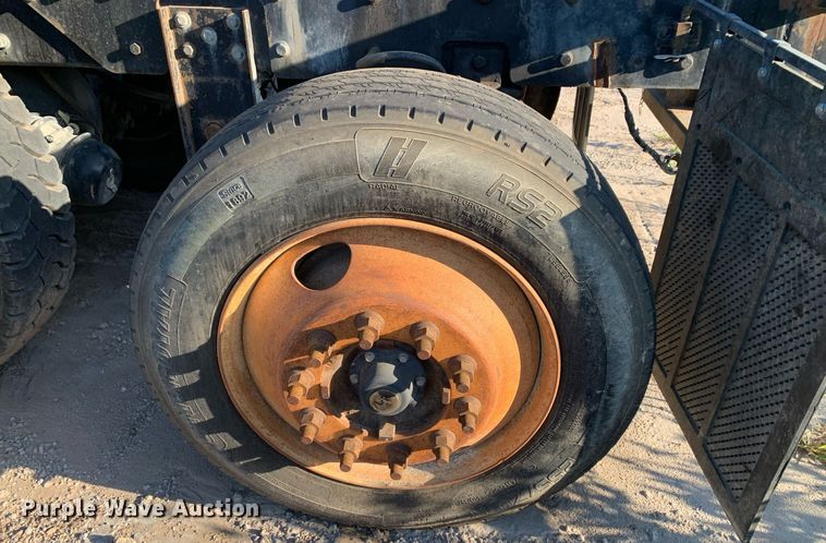 image for item DM1806 2006 International  7600 flatbed truck