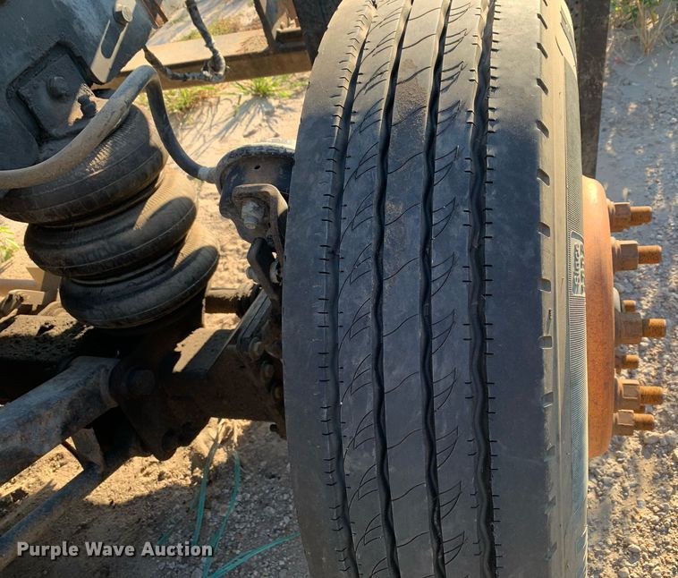 image for item DM1806 2006 International  7600 flatbed truck