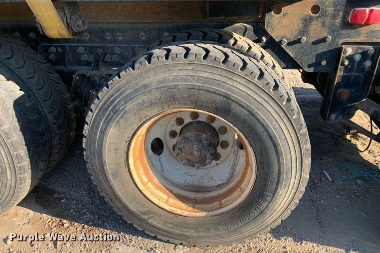 image for item DM1806 2006 International  7600 flatbed truck