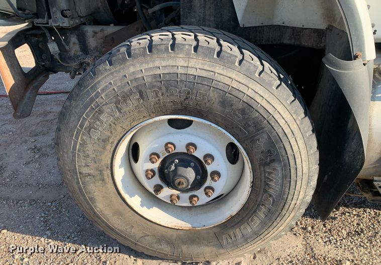 image for item DM1806 2006 International  7600 flatbed truck