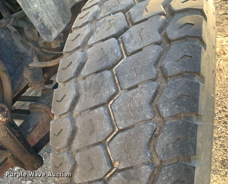 image for item DM1806 2006 International  7600 flatbed truck