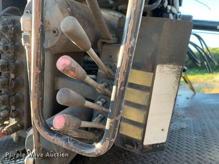 image for item DM1807 2004 Hiab 400-2 knuckle boom crane