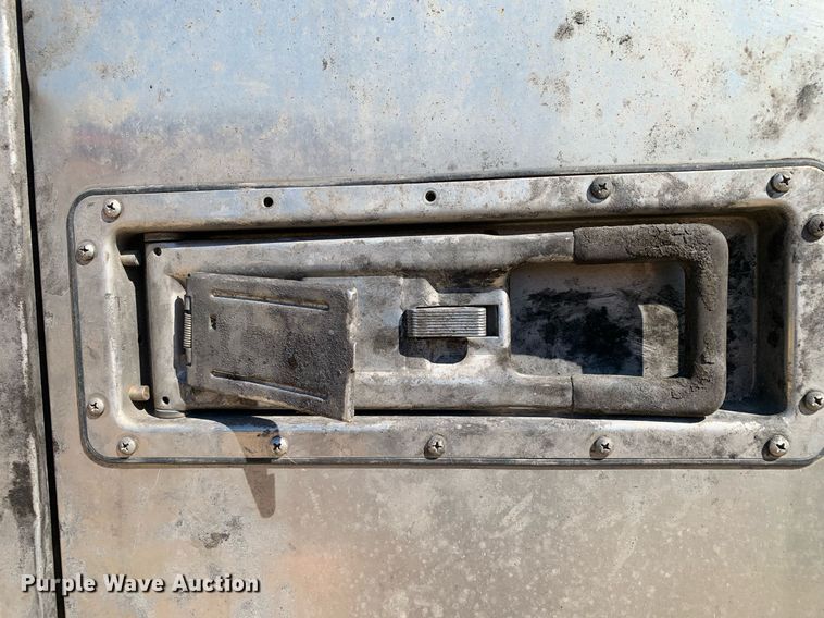 image for item DM1812 1999 Tremcar CT5931 tank trailer