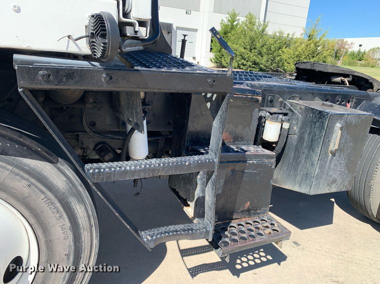 image for item DM1815 2005 Kalmar 30 yard truck