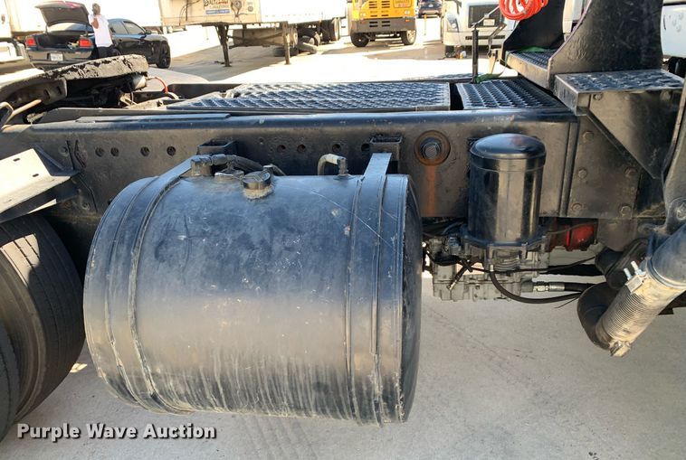 image for item DM1815 2005 Kalmar 30 yard truck