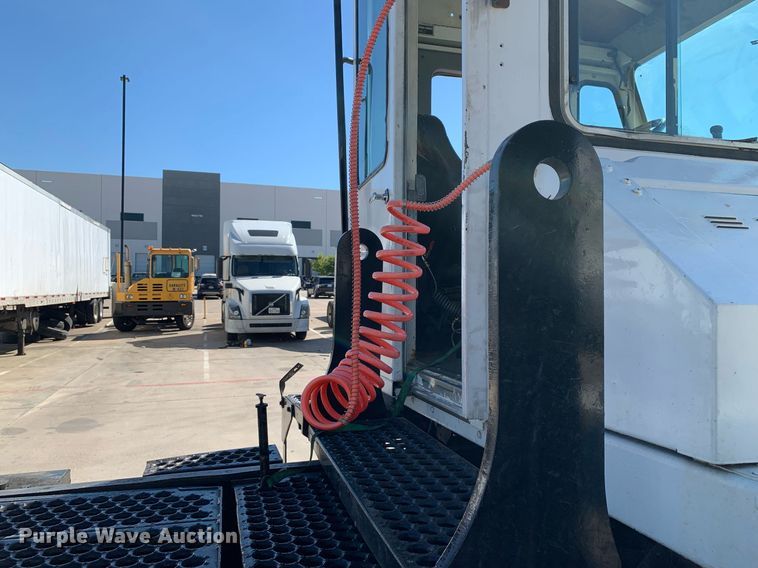 image for item DM1815 2005 Kalmar 30 yard truck