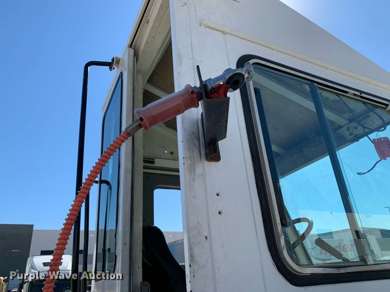 image for item DM1815 2005 Kalmar 30 yard truck