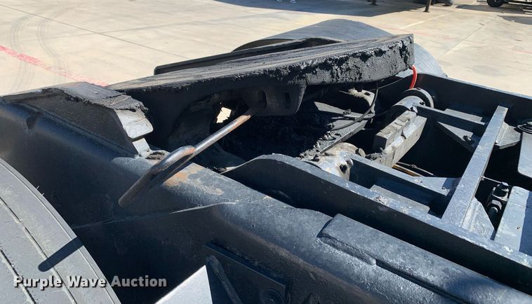 image for item DM1815 2005 Kalmar 30 yard truck