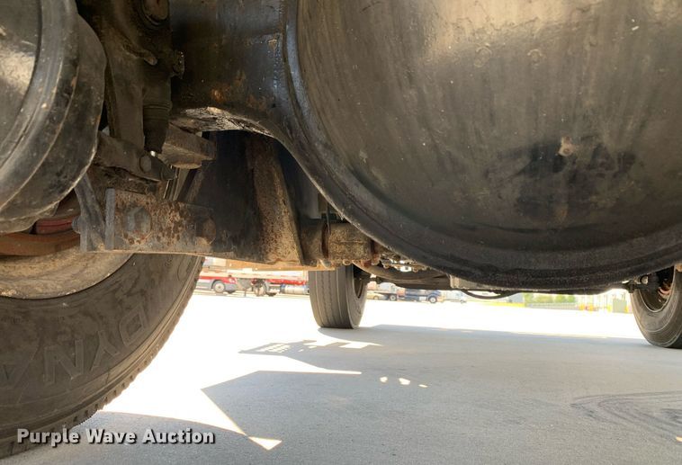 image for item DM1815 2005 Kalmar 30 yard truck