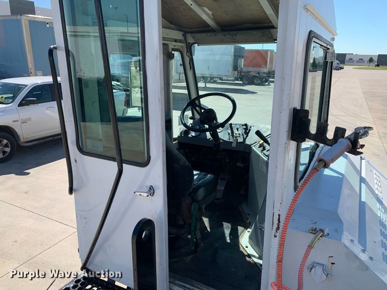 image for item DM1815 2005 Kalmar 30 yard truck