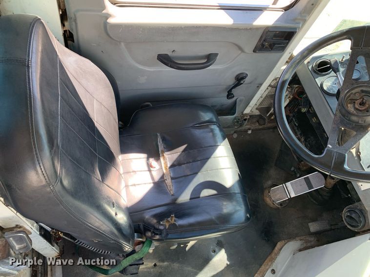 image for item DM1815 2005 Kalmar 30 yard truck