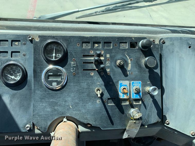 image for item DM1815 2005 Kalmar 30 yard truck