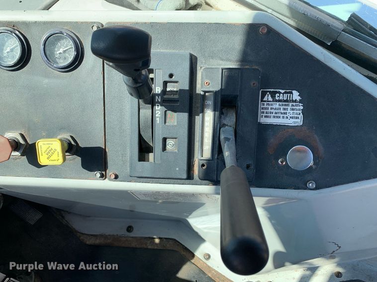 image for item DM1815 2005 Kalmar 30 yard truck