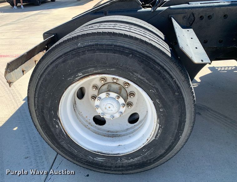 image for item DM1815 2005 Kalmar 30 yard truck