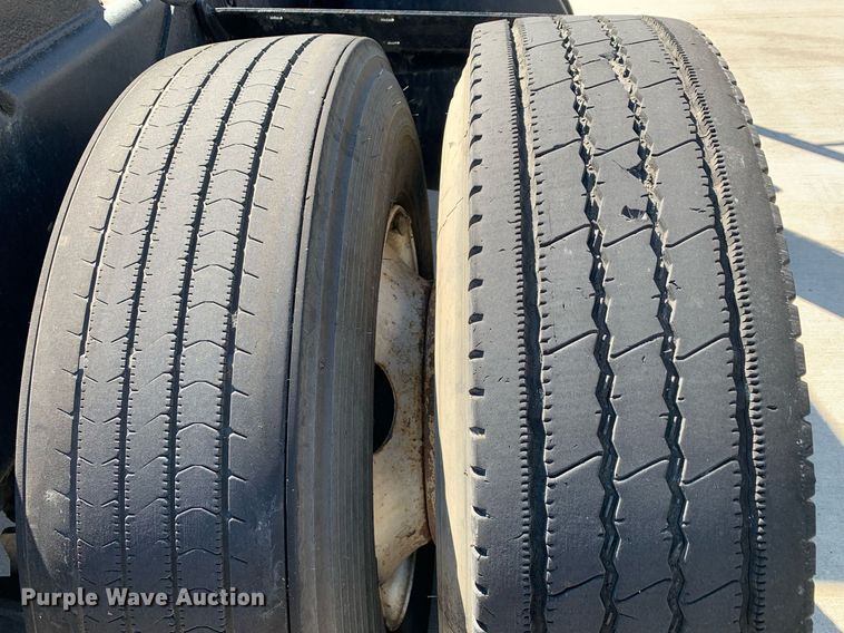 image for item DM1815 2005 Kalmar 30 yard truck