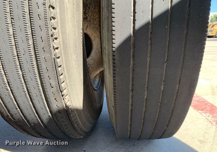 image for item DM1815 2005 Kalmar 30 yard truck