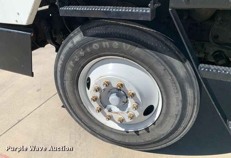 image for item DM1815 2005 Kalmar 30 yard truck