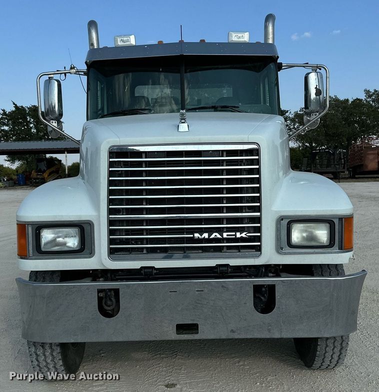 image for item DM2028 2014 Mack CHU613  semi truck