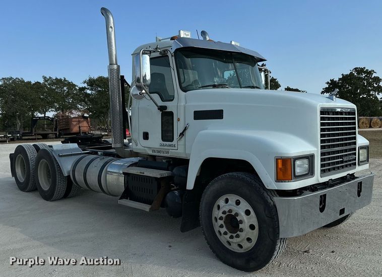 image for item DM2028 2014 Mack CHU613  semi truck