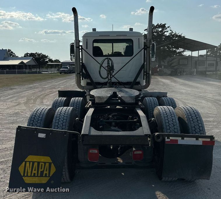 image for item DM2028 2014 Mack CHU613  semi truck