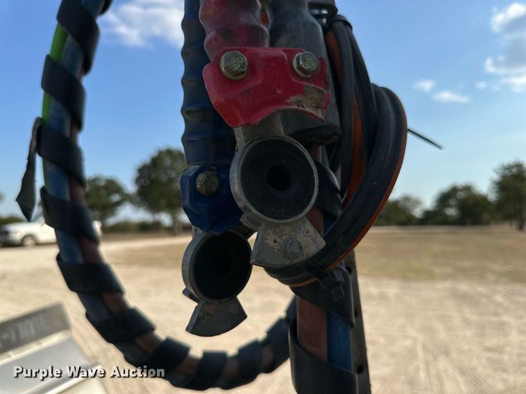 image for item DM2028 2014 Mack CHU613  semi truck