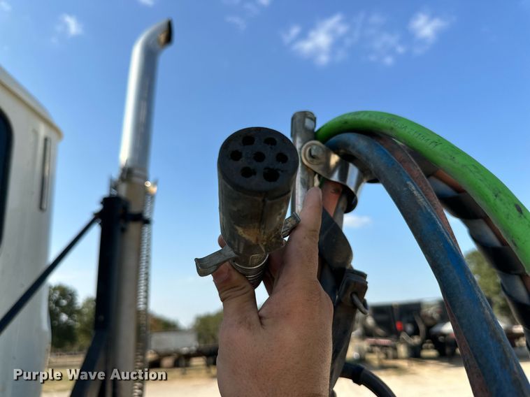 image for item DM2028 2014 Mack CHU613  semi truck