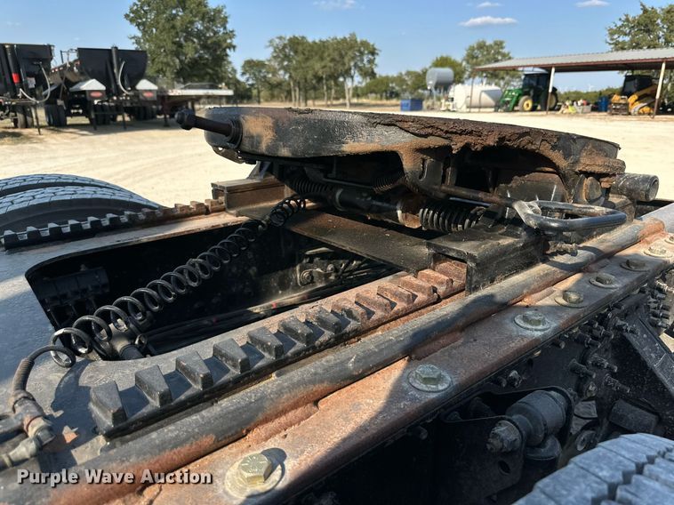 image for item DM2028 2014 Mack CHU613  semi truck