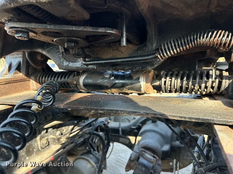 image for item DM2028 2014 Mack CHU613  semi truck