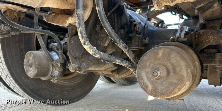 image for item DM2028 2014 Mack CHU613  semi truck