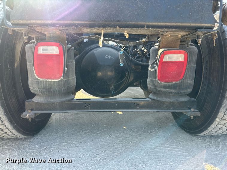 image for item DM2028 2014 Mack CHU613  semi truck