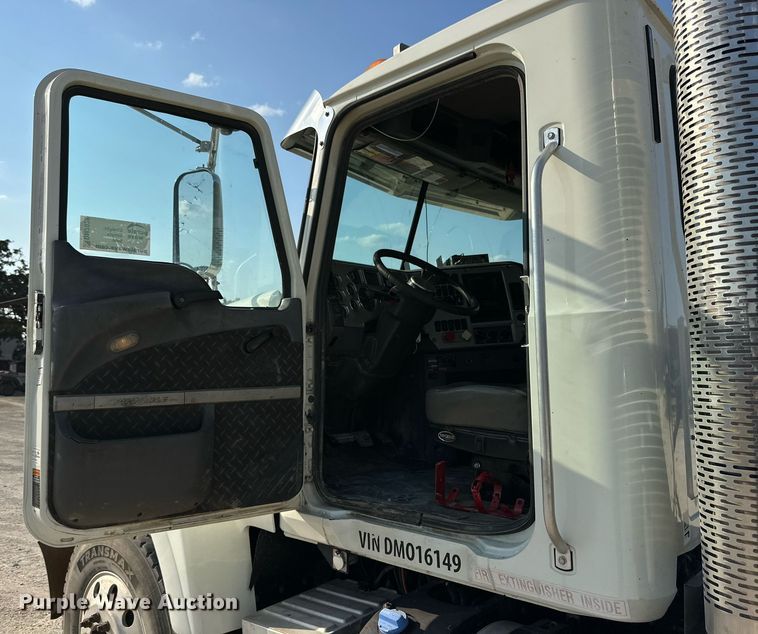 image for item DM2028 2014 Mack CHU613  semi truck