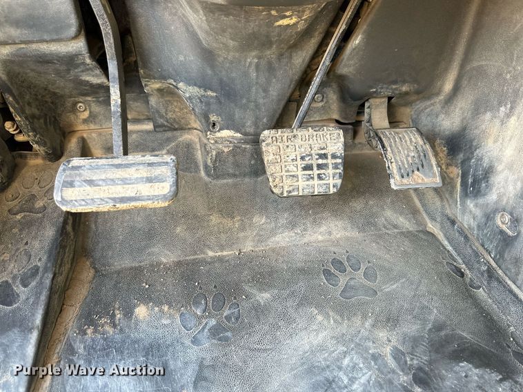 image for item DM2028 2014 Mack CHU613  semi truck